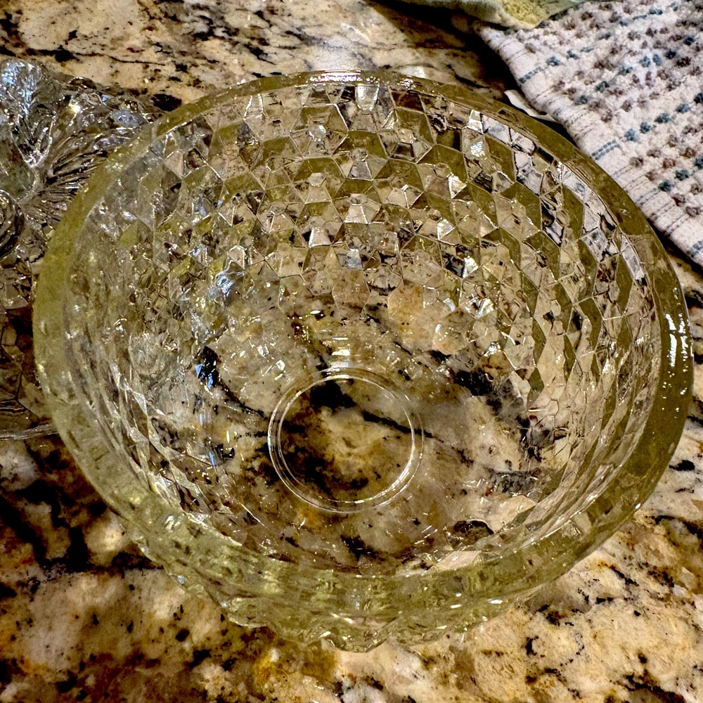 Vintage Anchor Hocking Wexford beautiful cut glass apple container. gorgeous!